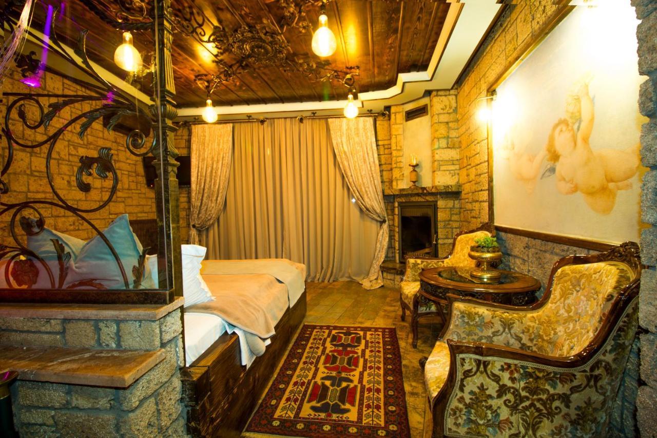 Morfeas Guesthouse Káto Loutrákion Exteriör bild