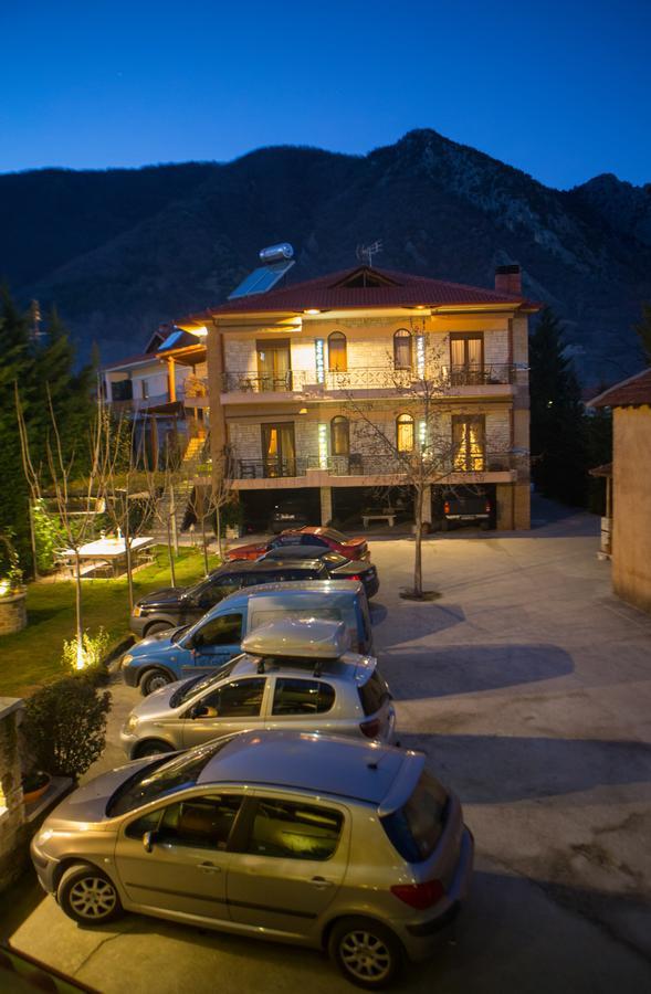 Morfeas Guesthouse Káto Loutrákion Exteriör bild